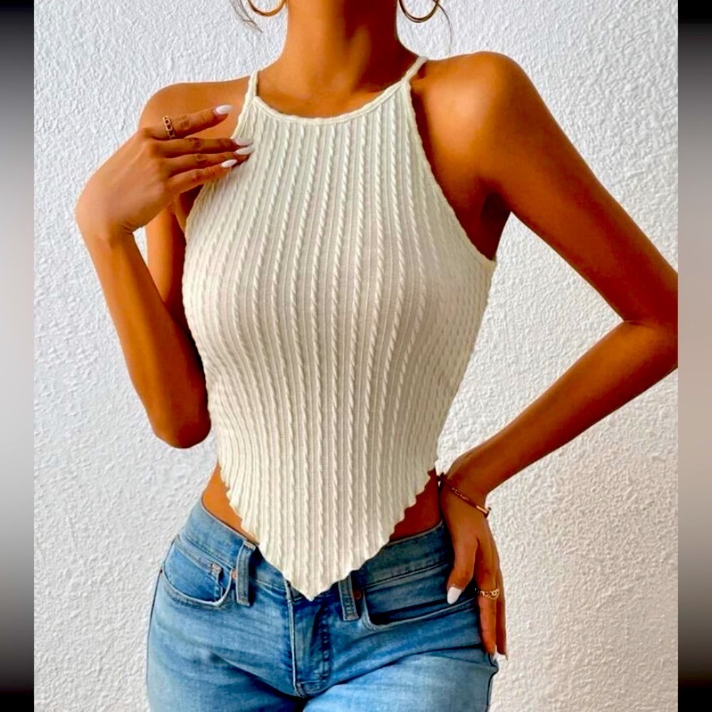 Halter Crop Tank 🌸 - Picture 2 of 9